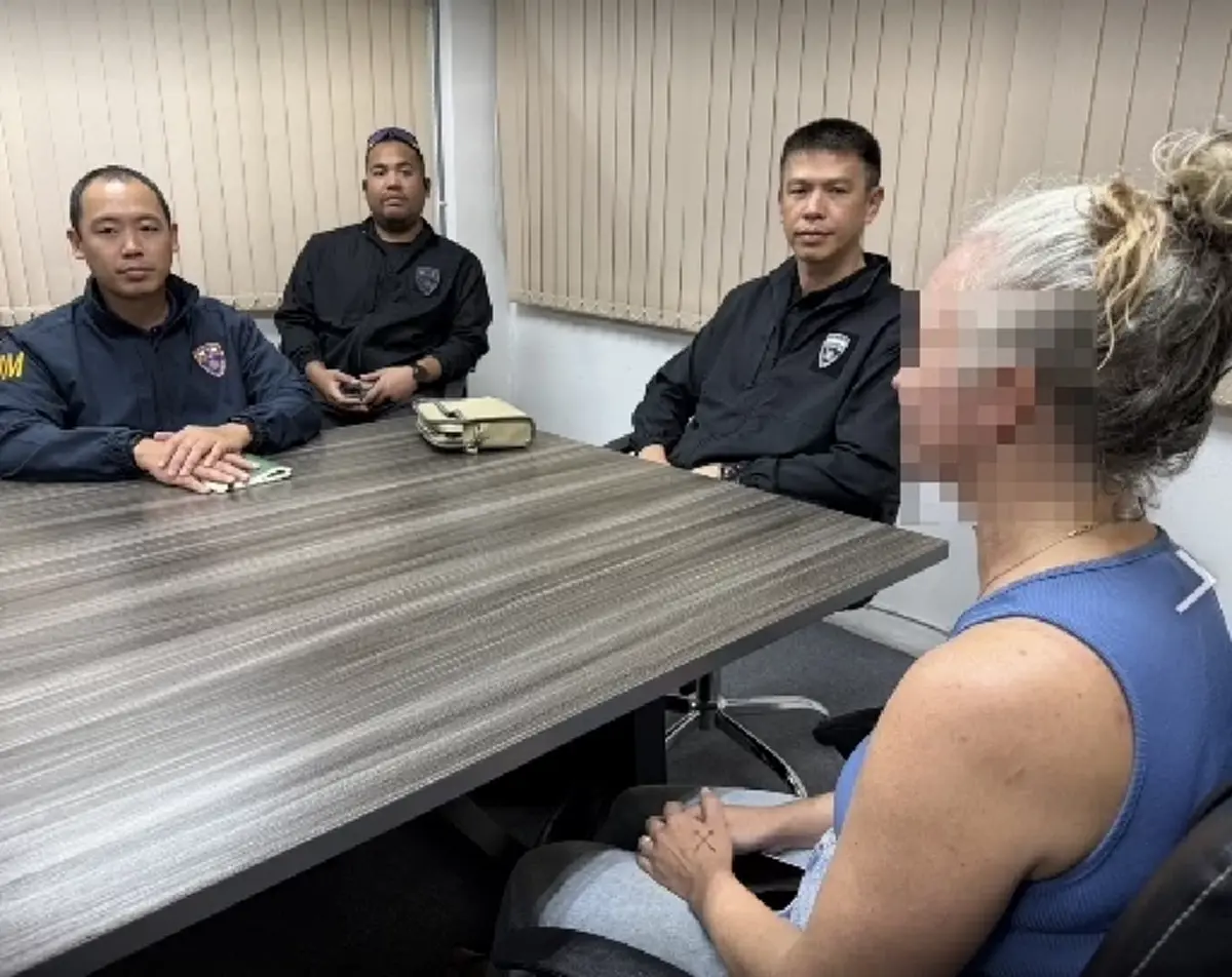 ตม. บุกจับกุมสาวมะกัน ผู้ต้องหาหมายจับ FBI! หนีกบดานไทย