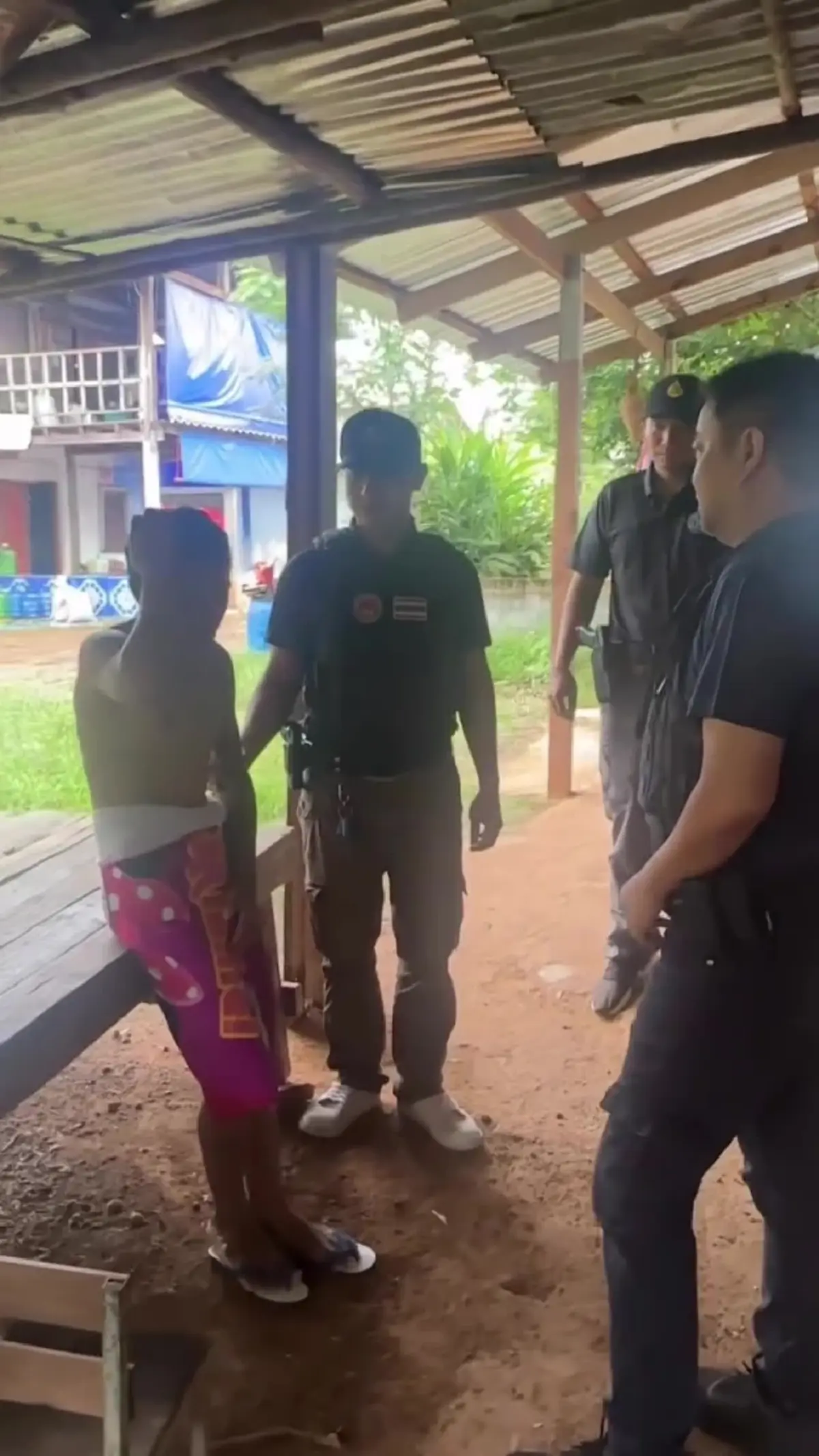 ปลัดบุกจับหนุ่มเสพยา อ้าง "ชีปะขาวบนฟ้า" สั่งให้เสพ กำจัดมนต์ดำ