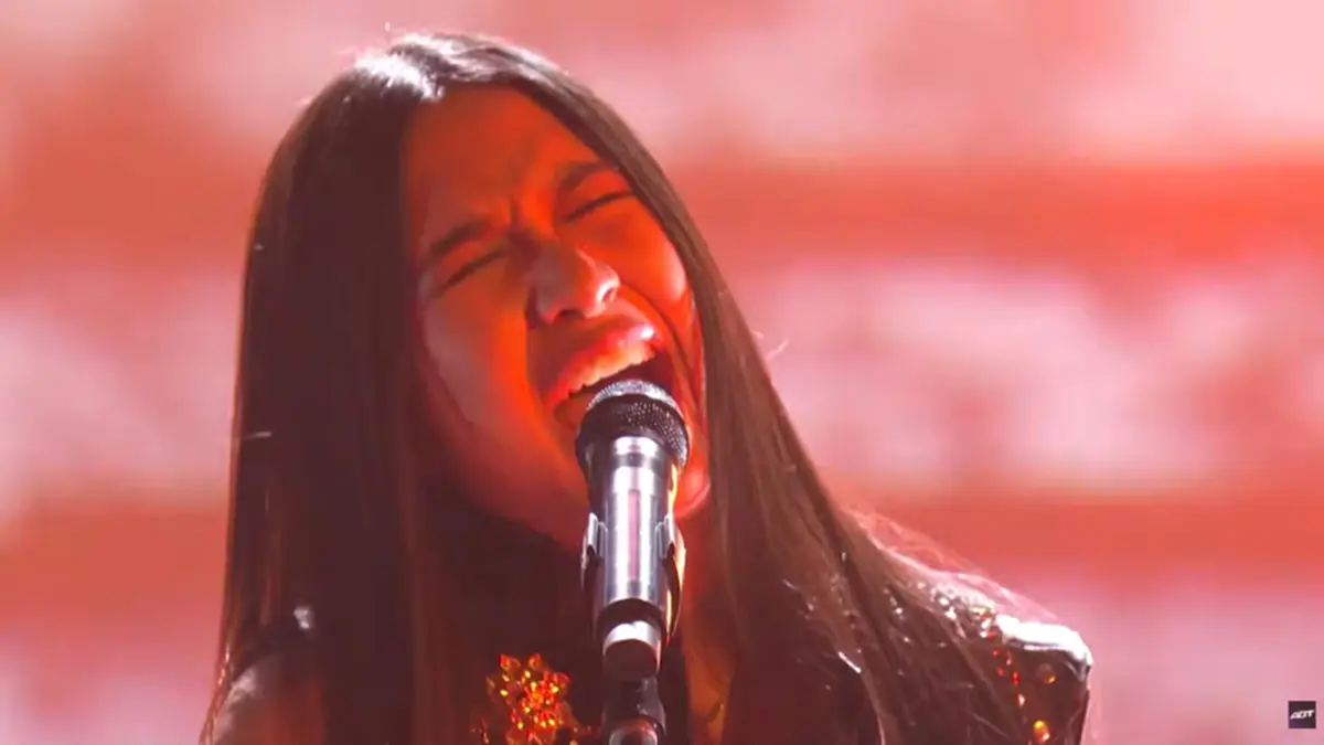 "เมลบีคือใคร" ทำความรู้จักคนกดปุ่มทอง Golden Buzzer ให้ น้องเนเน่