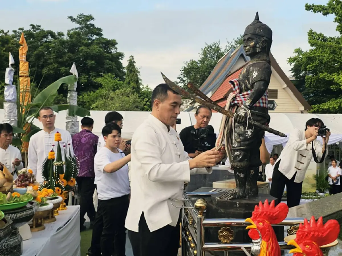 เลขมงคล บวงสรวงใหญ่ 111 ปี เมืองอุตรดิตถ์ หน้าอนุสาวรีย์พระยาพิชัยดาบหัก