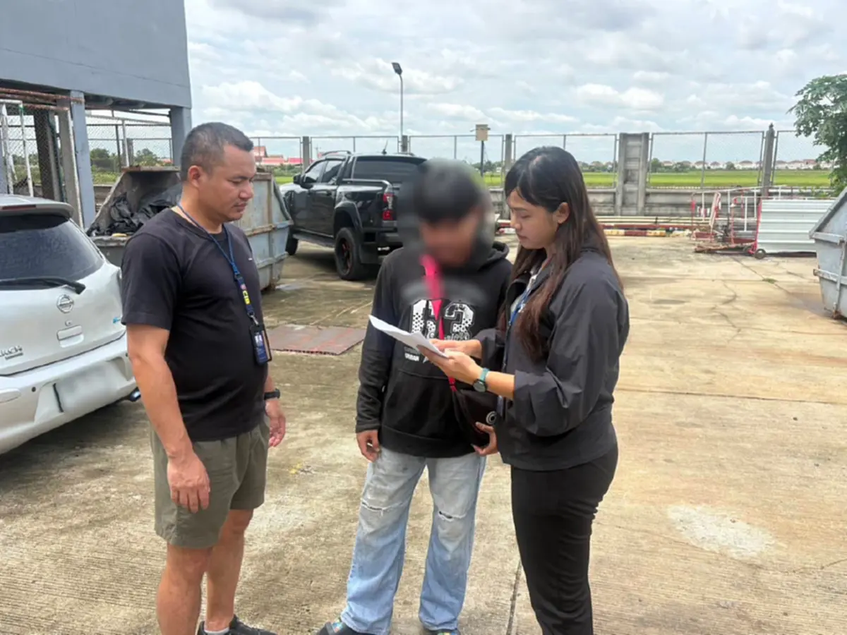 นาทีจับกุม! บุกเช็คบิลวัยรุ่น 19 ปี หลังก่อเหตุรุนแรงเจ็บสาหัส 3 ราย