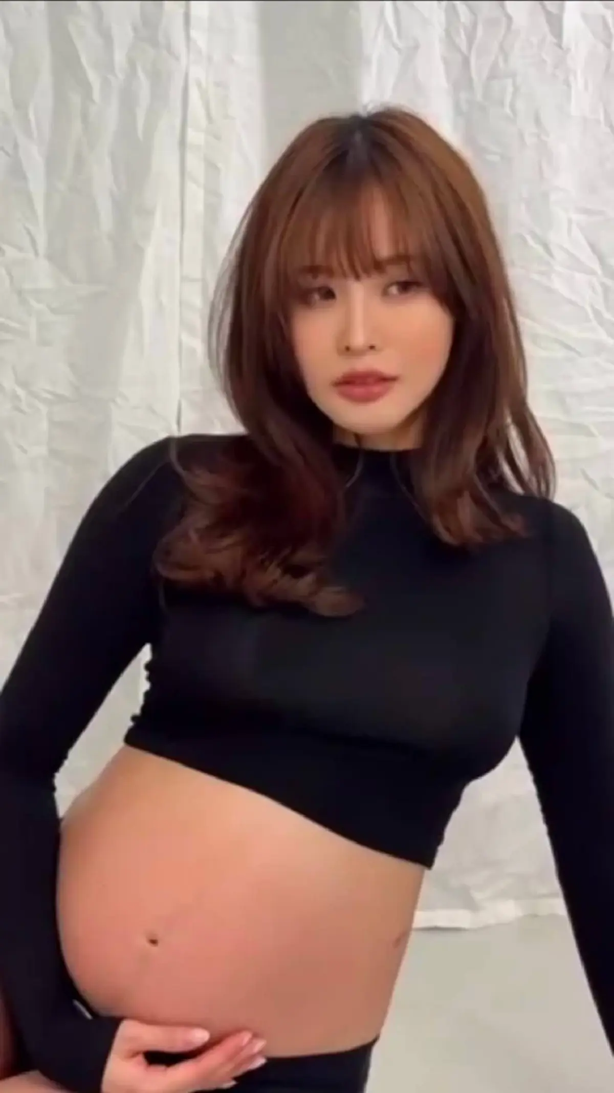 มายด์ ลภัสลัล อุ้มท้องใหญ่ถ่ายแบบแฟชั่นเซ็ตใหม่ ออร่าคุณแม่จับ