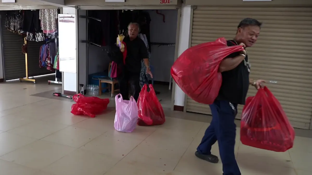 น้ำโขงมุกดาหารพุ่งจ่อเตือนภัย ตลาดอินโดจีนเร่งขนของหนีน้ำ