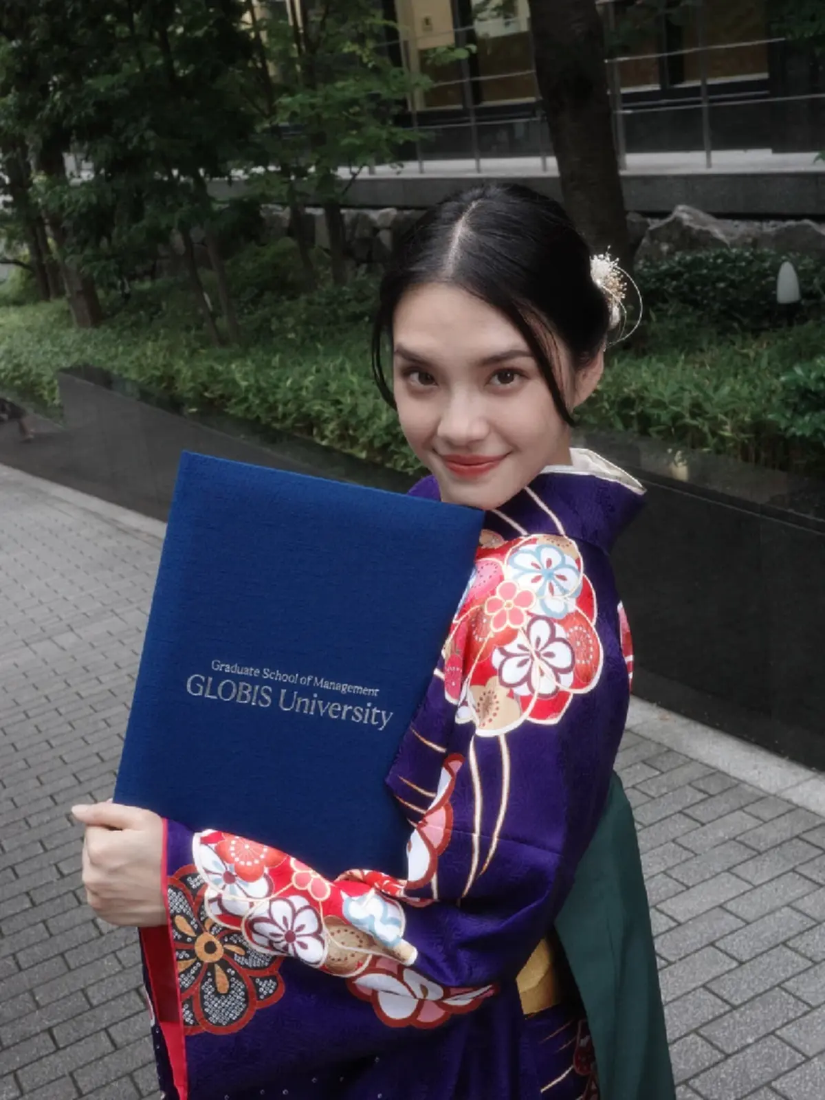 ไอดอลคุณภาพตัวจริง  เฌอปราง คว้าปริญญาโทจากประเทศญี่ปุ่นสำเร็จ