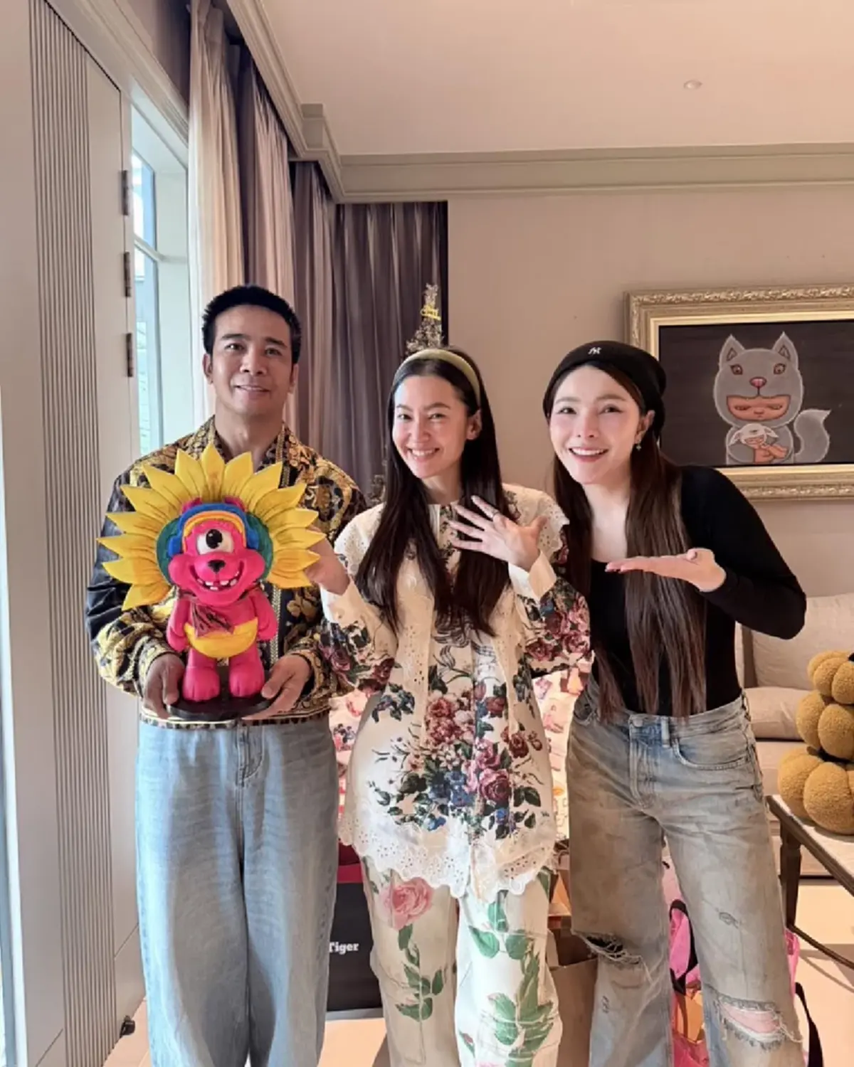 นางเอกสาวซุปตาร์  ซุ่มเลือกของขวัญเซอร์ไพรส์ครอบครัวห้วยไร่