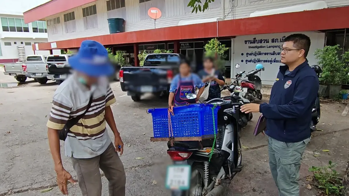 หวิดปะทะ! ลุงลากสุนัข 2 กม. อ้างโซ่ติดโช้กรถ เจ้าของยันดำเนินคดี