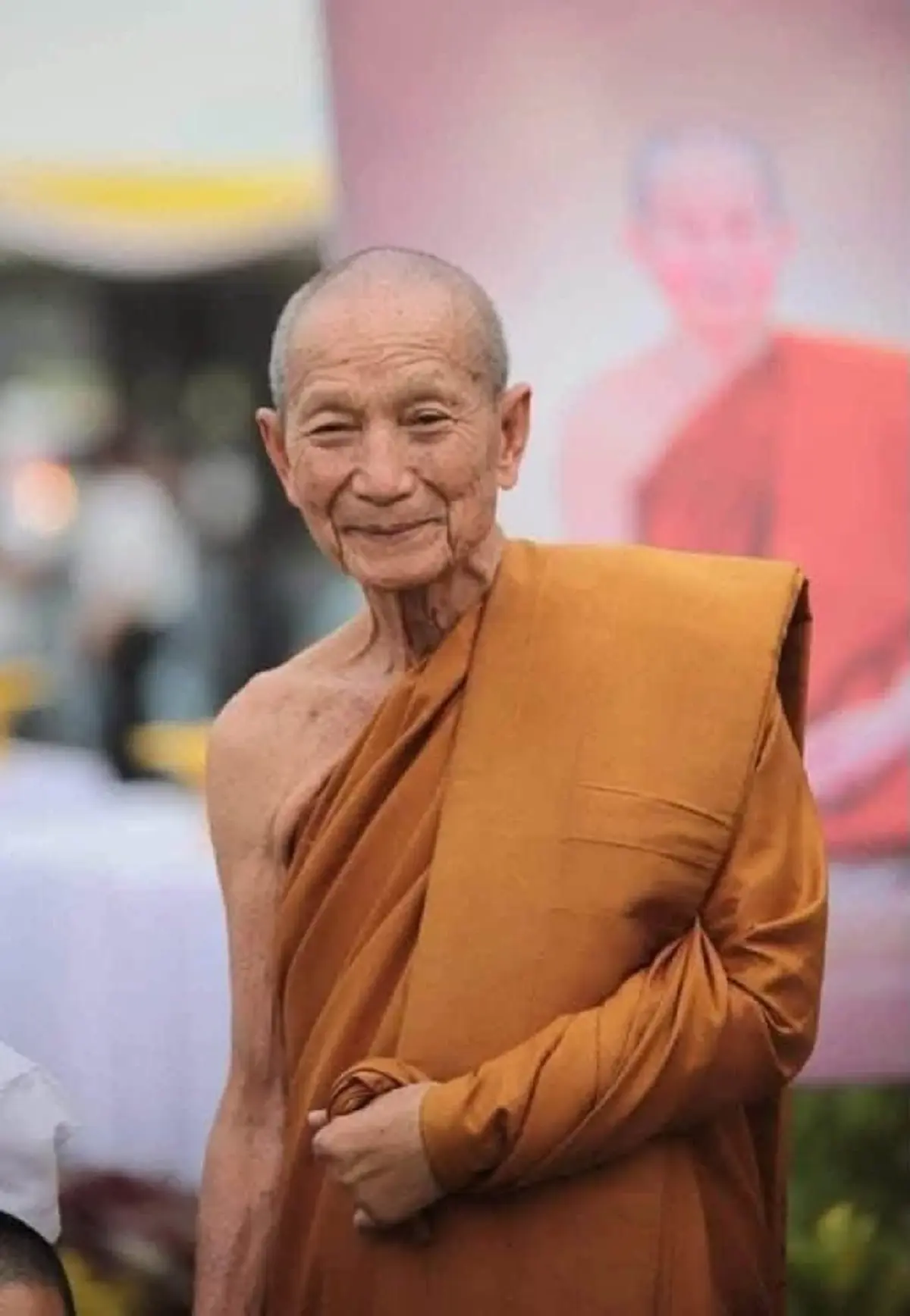 เผยภาพโลงแก้ว "หลวงปู่จื่อ" ก่อนหลุดโฟกัสเลขบนกระดาษที่แปะมา