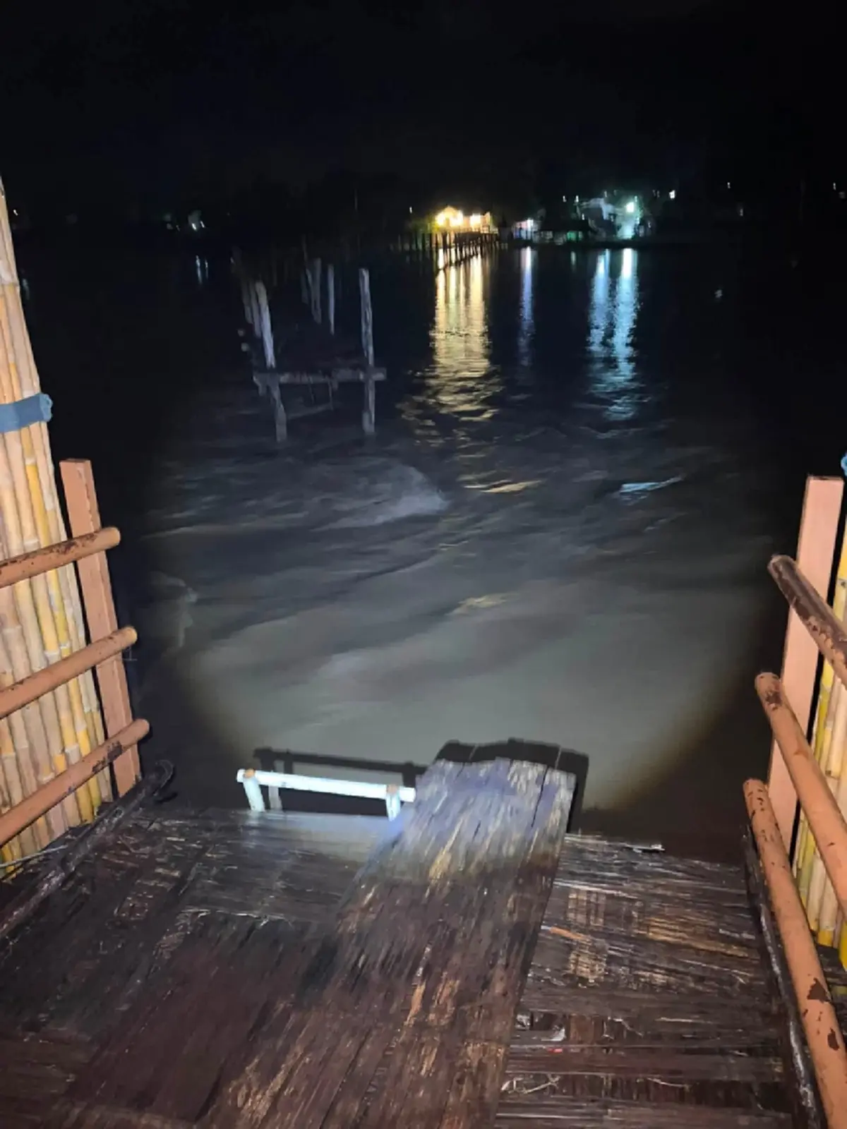 วิกฤตสะพานซูตองเป้! น้ำป่าซัดทำสะพานทรุดขาดเพิ่มรวม 12 เมตร