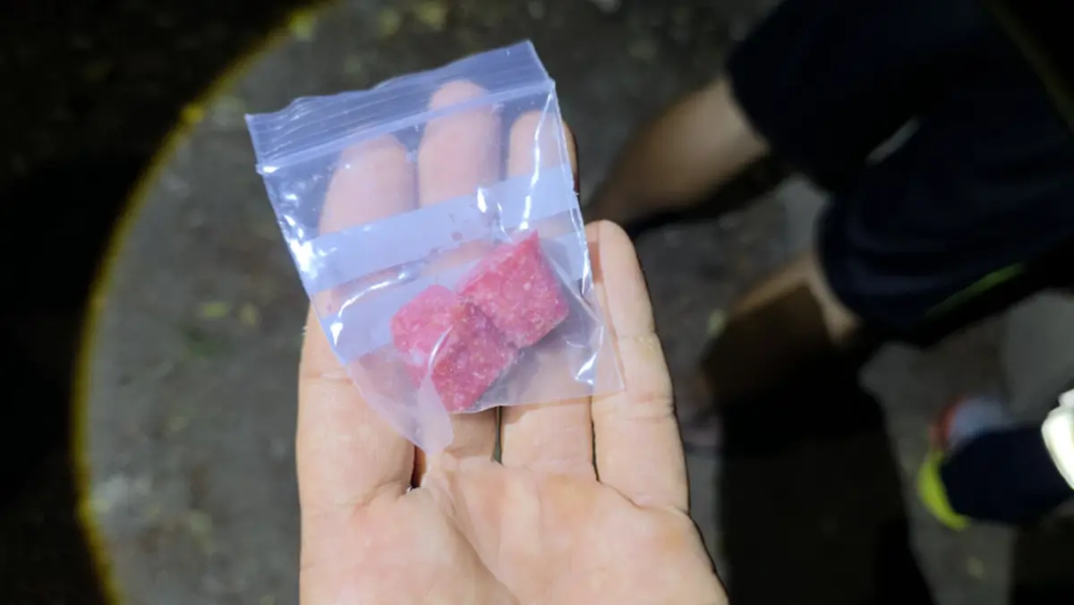นึกว่าแหนม! หนุ่มกินยาเบื่อหนูแกล้มเหล้า ปวดจี๊ดขึ้นสมอง