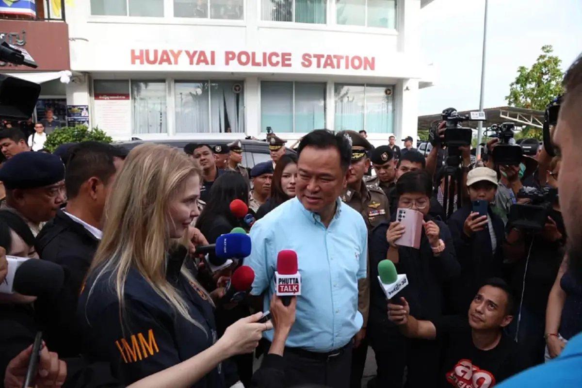 ไม่ธรรมดา รู้จัก "วาร์วาร่า" ล่ามสาวหัวใจไทย ดีกรีเกียรตินิยม