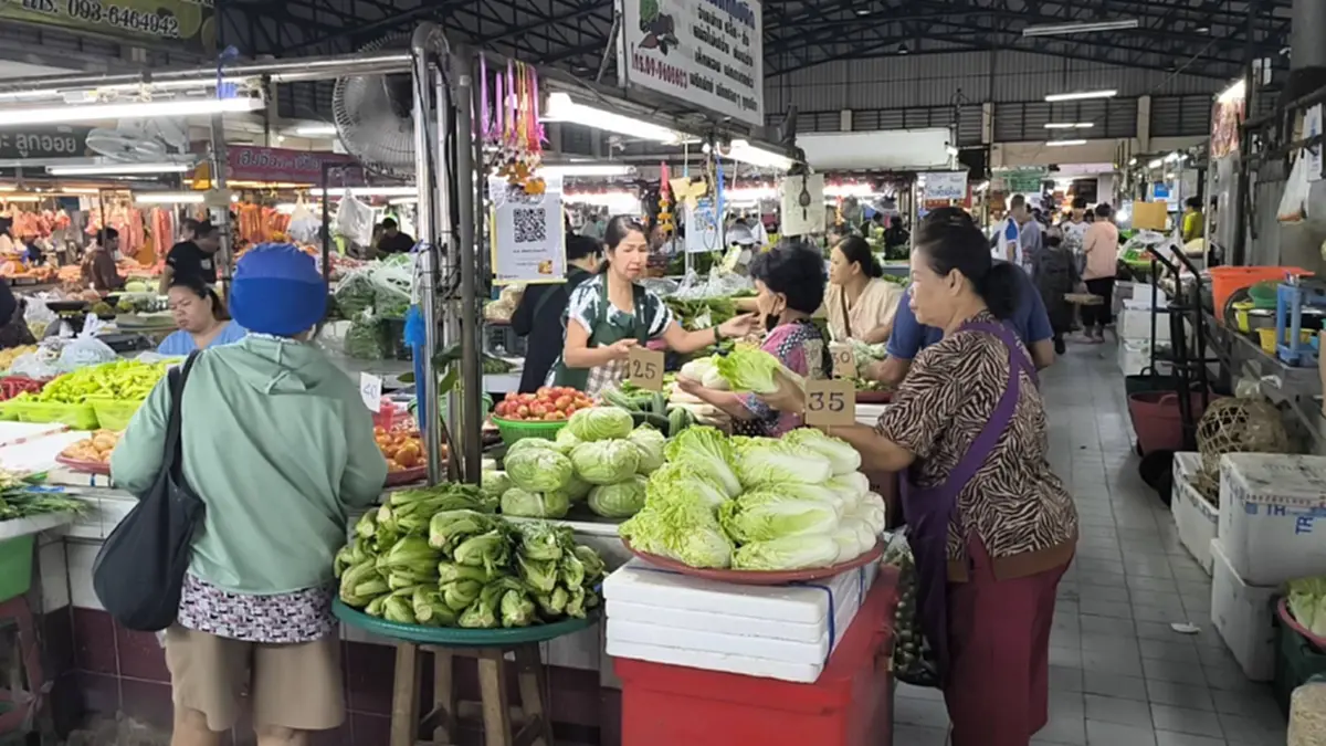 พิษณุโลกวันจ่ายสารทจีนเงียบเหงา คนเน้นประหยัดคุมงบ ซื้อของพอดี
