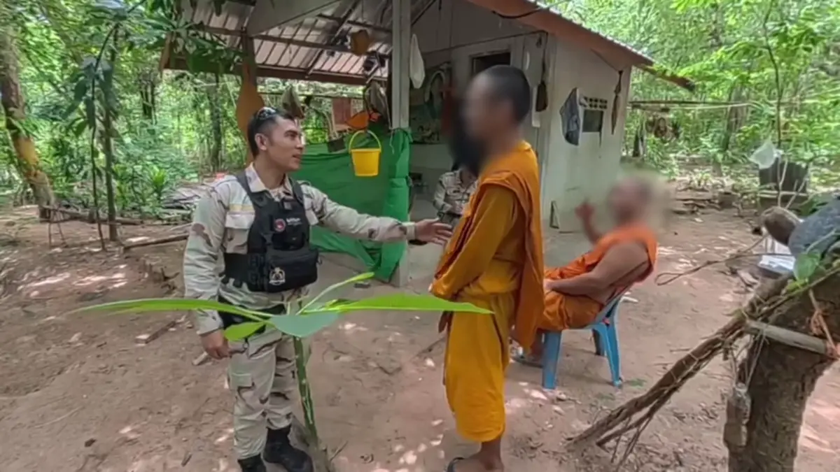 รวบพระ 13 พรรษาฉี่ม่วง แม่ร่ำไห้ "ผ้าเหลืองไม่ช่วยเลยเหรอ"