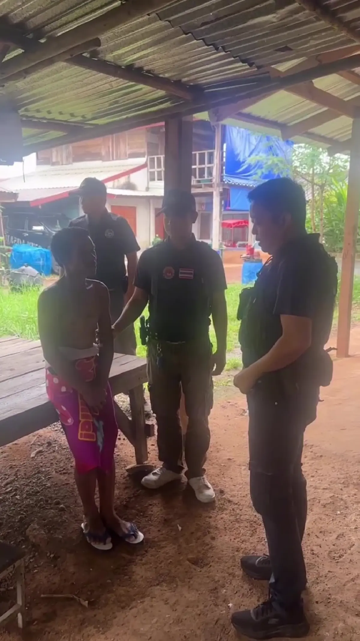 ปลัดบุกจับหนุ่มเสพยา อ้าง "ชีปะขาวบนฟ้า" สั่งให้เสพ กำจัดมนต์ดำ