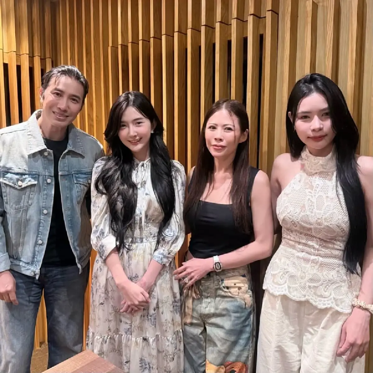 จบสวย "เบียร์ เดอะวอยซ์" ร่วมเฟรม "หนุ่ม กรรชัย - หมอของขวัญ" ล่าสุด