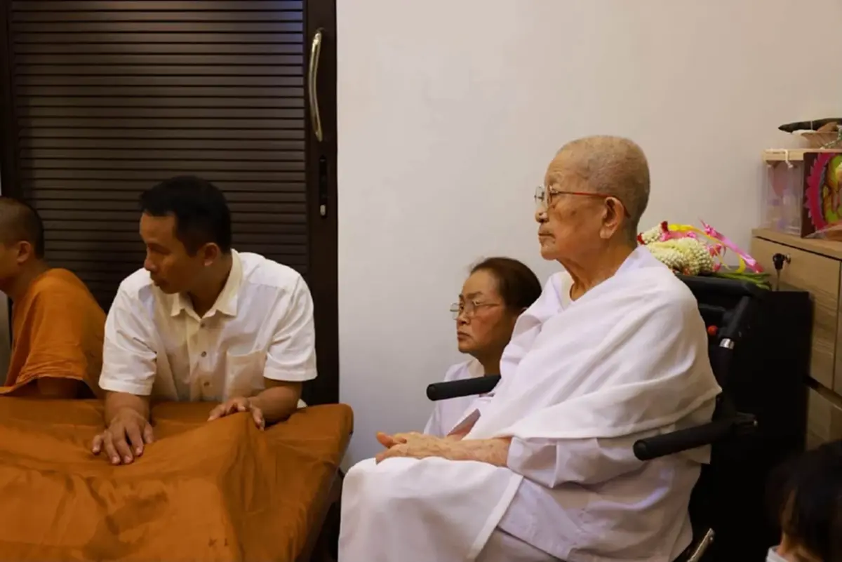 เปิดภาพ "แม่ชีบัวตูม" พี่สาวแท้ๆ "หลวงปู่จื่อ" ดูแลสังขารพระน้องชายไม่ห่าง
