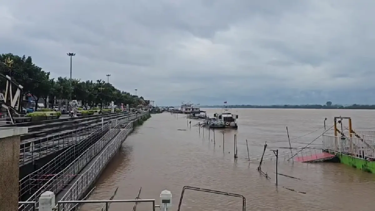 นครพนมยังอ่วม! น้ำโขงหนุนท่วมนาข้าว 2 หมื่นไร่ มท.ช่วย ลงพื้นที่