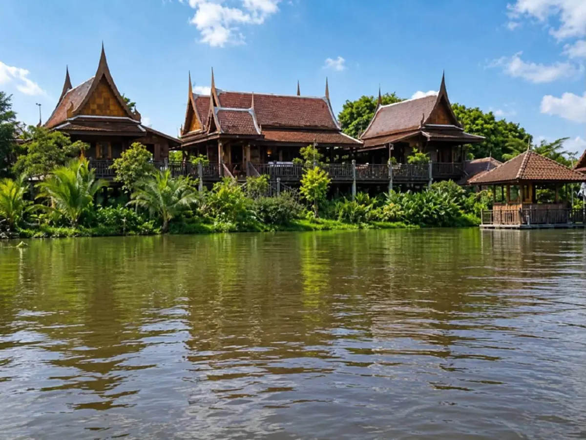 โซเชียลฮือฮา ประกาศขายบ้านเรือนไทยริมน้ำ อายุ 100 ปี  โลเคชั่นดัง