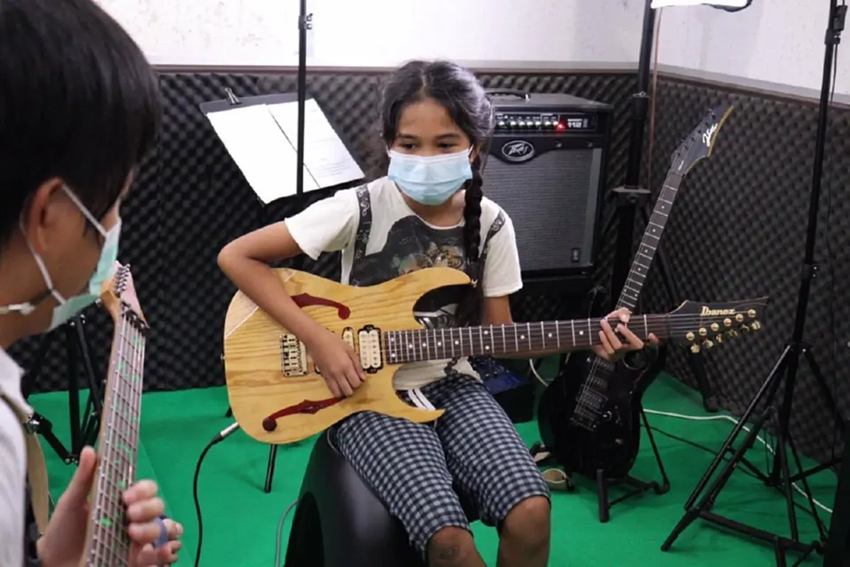 เผยโฉม ครูสอนกีตาร์ "เนเน่ รอยัล" ภูมิใจลูกศิษย์ คว้า Golden Buzzer