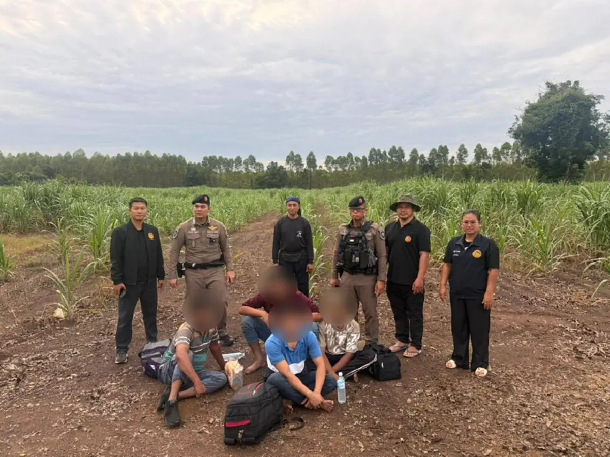 รวบ "หัวหน้าค่ายมวย" ขนต่างด้าวซิ่งหนีเข้าหมู่บ้านสุดท้ายไม่รอด