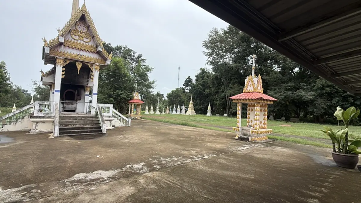 พลิกอีก ชาวบ้าน พูดบ้าง ผอ.แอบชู้เมียคนอื่นข้างเมรุ หนังคนละม้วน