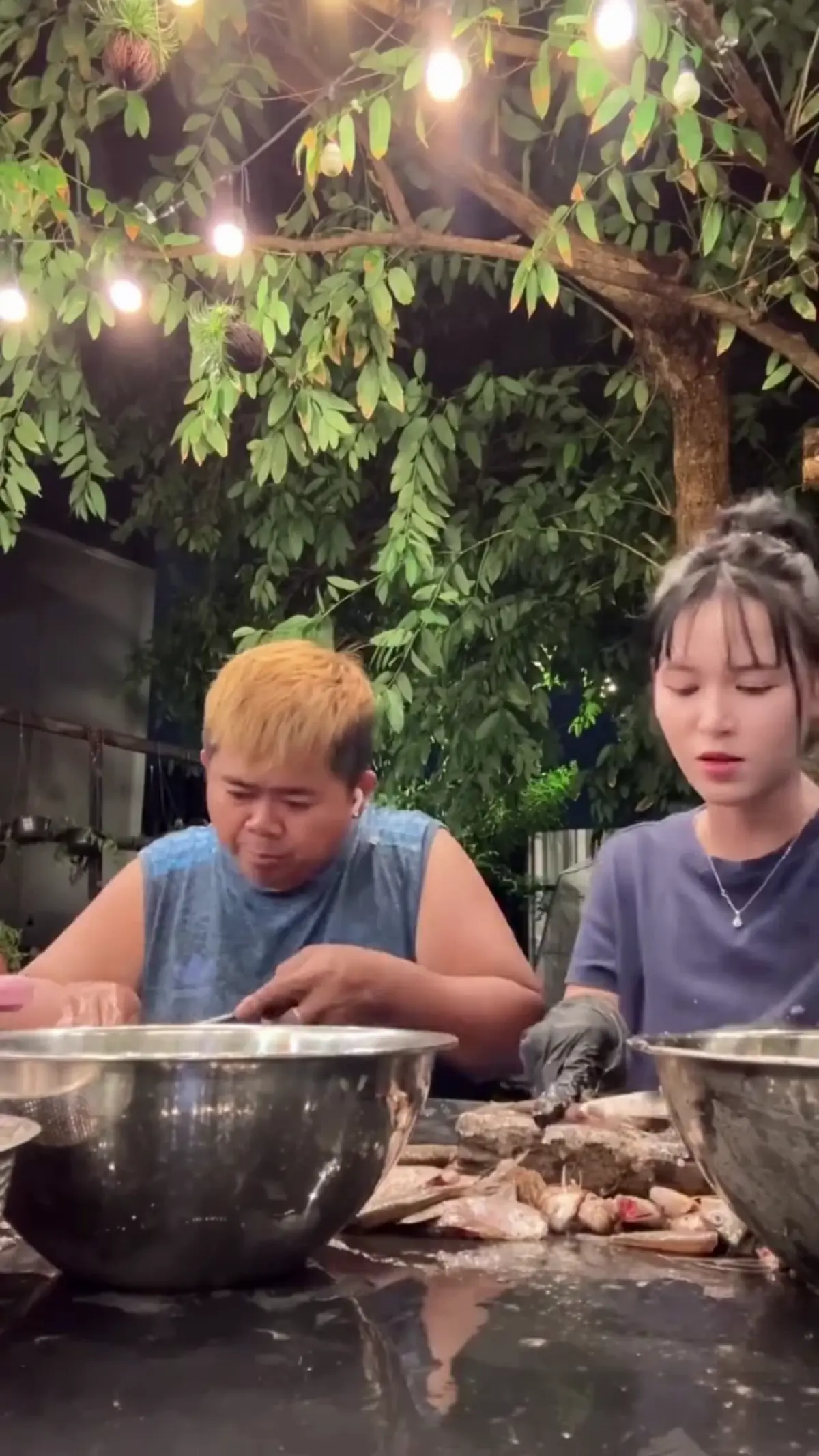 วิถีเรียบง่าย "โก๊ะตี๋" ควงหวานใจ หว่านแหจับปลา ทำอาหารสุดอบอุ่น