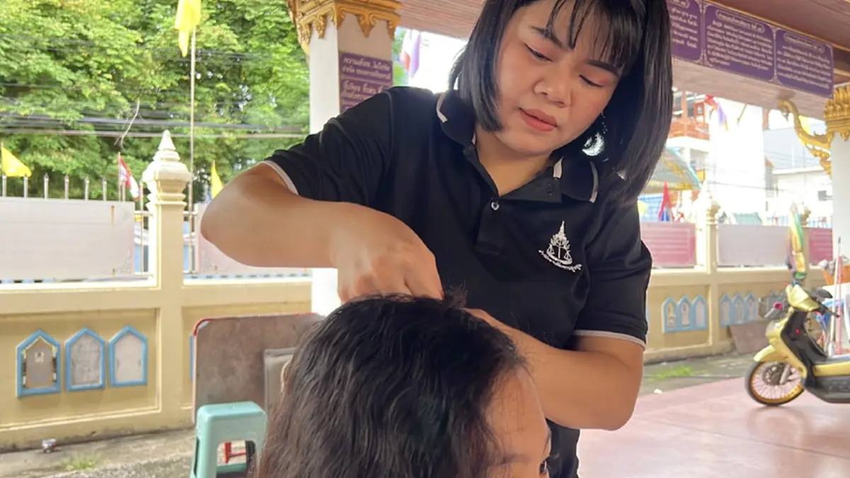 ชื่นชม! สาวอัยการอ่างทอง ถักเปียนักเรียน 20 บาทก่อนทำงาน