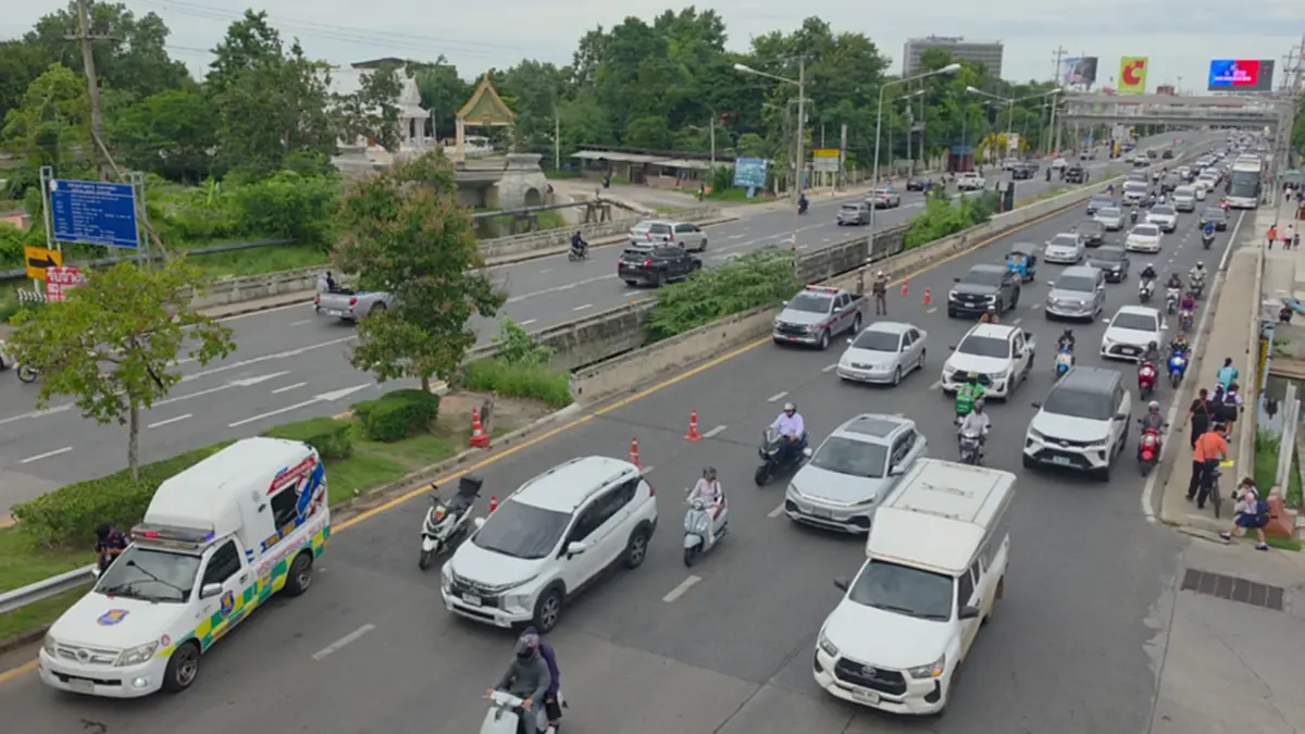 สลดเช้าหน้าโรงเรียน พบชายวัย 39 ปีเสียชีวิตบนสะพานลอย