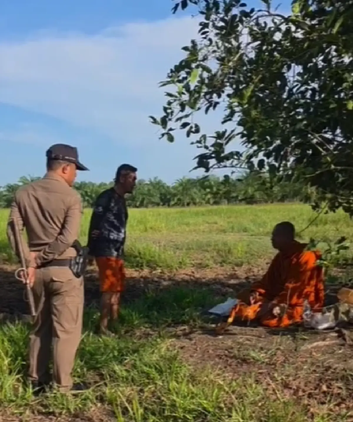 โป๊ะแตก! พระปริศนาซ่อนตัวสวนปาล์ม ตรวจสอบถึงรู้ความจริง