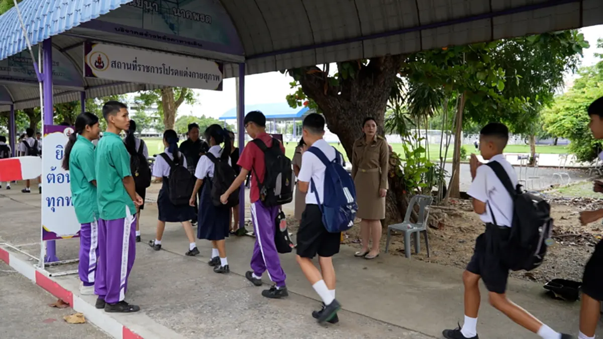 สถานศึกษาชัยนาทสุ่มตรวจกระเป๋า สั่งการครูเฝ้าระวังจุดเสี่ยง