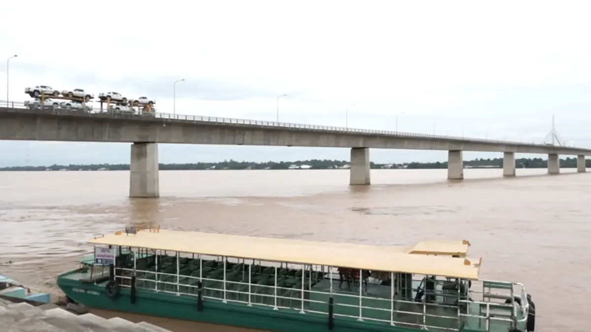 น้ำโขงมุกดาหารพุ่งจ่อเตือนภัย ตลาดอินโดจีนเร่งขนของหนีน้ำ