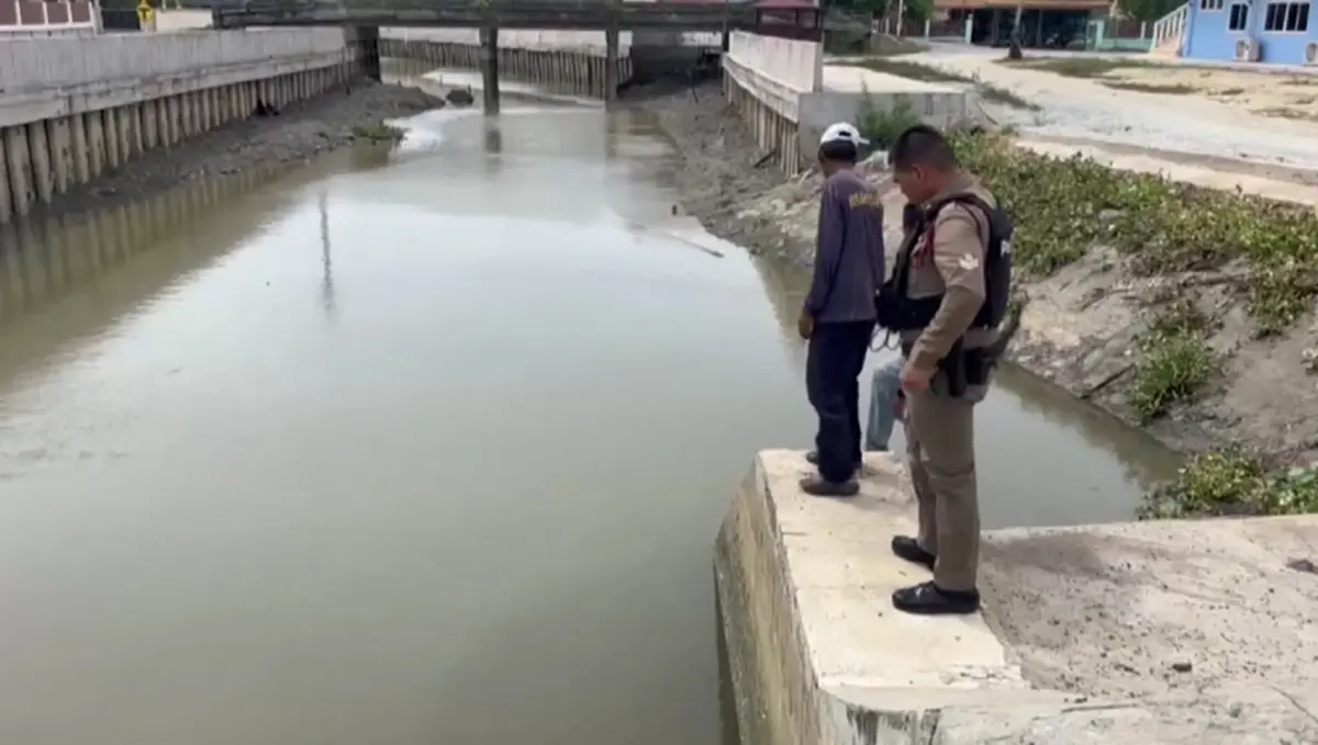 ลุงหาปลาตกใจ หว่านแหเจอ พระพุทธรูปทองเหลือง ฮือฮาเลขใต้ฐานพระ