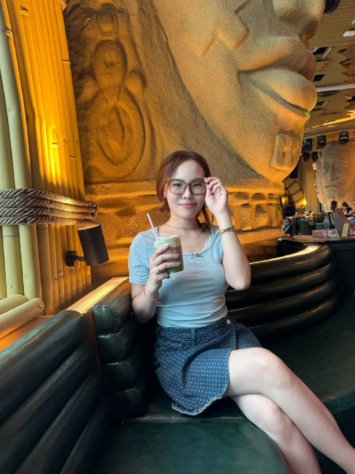 เปิดวาร์ป "ทนายไข่มุก" ทนายฝั่ง "ต้า เฟ็ดเฟ่" สะดุดตาโผล่โหนกระแส