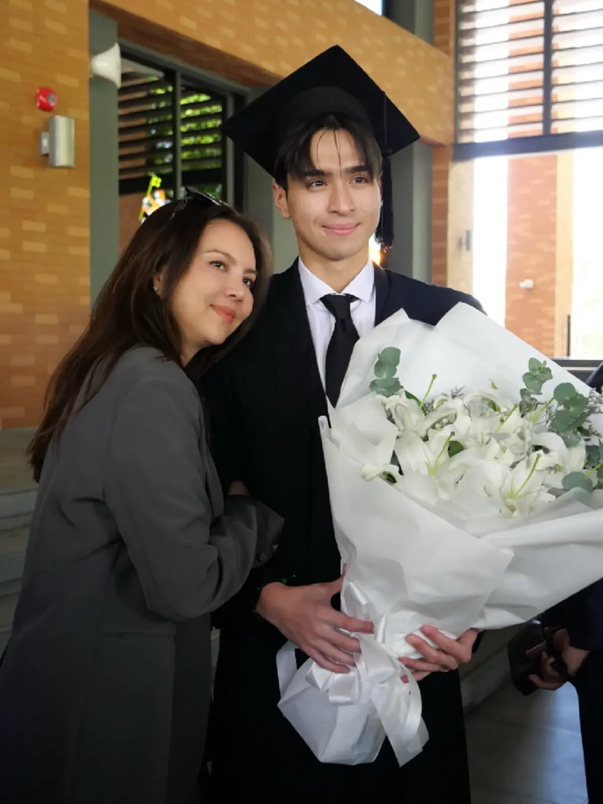 หลานชาย นักร้องดัง ประเดิมลุคนิสิตใหม่ รัฐศาสตร์ จุฬาฯ
