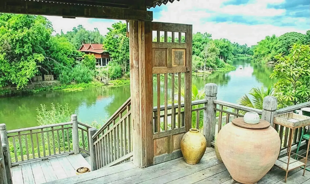 โซเชียลฮือฮา ประกาศขายบ้านเรือนไทยริมน้ำ อายุ 100 ปี  โลเคชั่นดัง