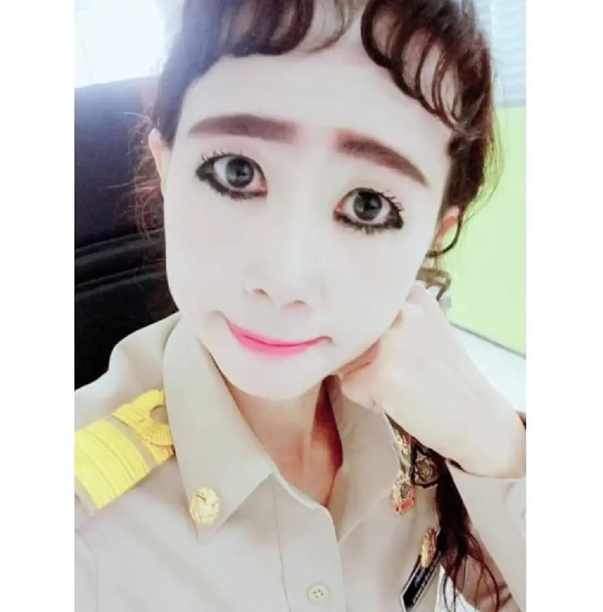 เคล็ดลับความสวย ข้าราชการสาวพูดแล้ว แต่งหน้ายังไงถึงขึ้นกล้อง