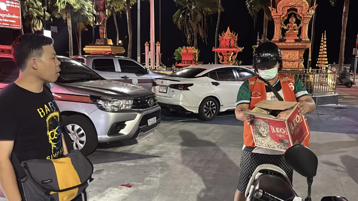 งงทั้งโรงพัก! พี่วินพัทยาหิ้วกล่องอุ้มค้างคาวขอ ตร. ช่วยชีวิต