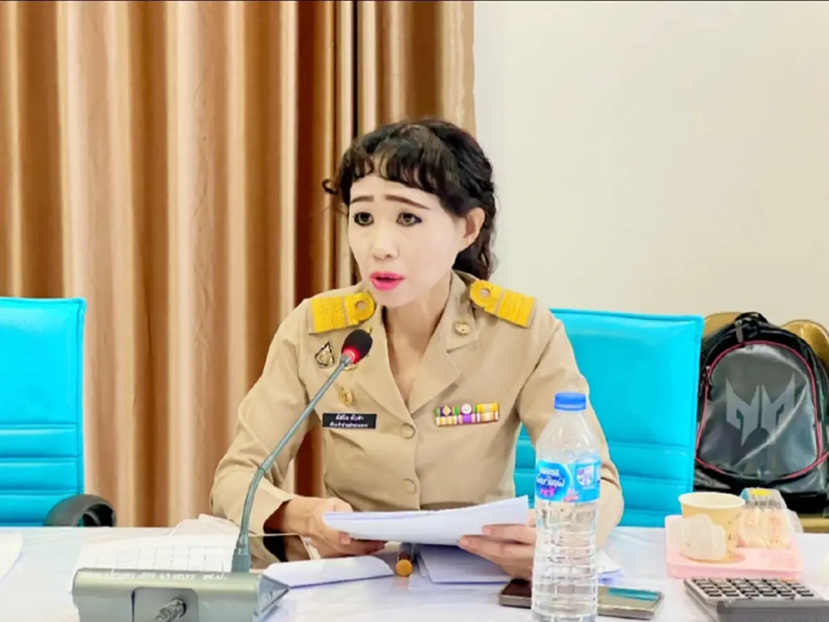 ข้าราชการสาว ไม่ทนดราม่าถล่ม ซัดคนวิจารณ์การแต่งหน้า