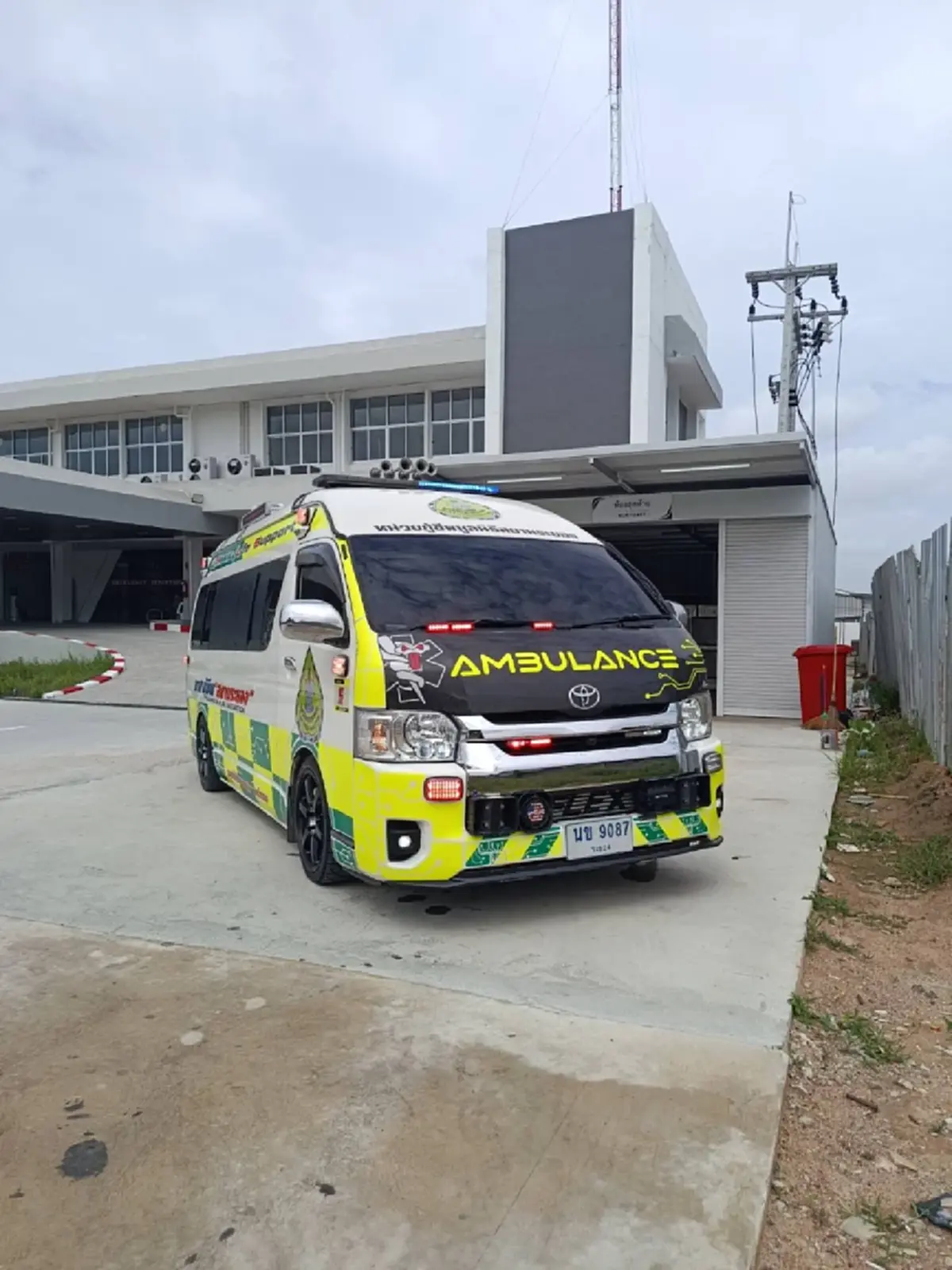 สาวท้องแก่ คลอดลูกเองหลังตลาด ส่องทะเบียนรถกู้ภัยเข้าช่วยเหลือ