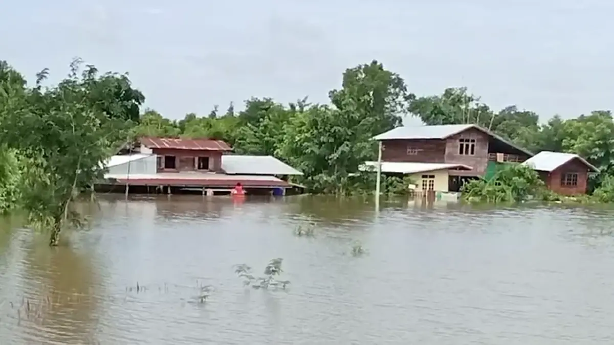 น้ำโขงหนุนสูงทะลักท่วมอุบลฯ 3 อำเภอ ถนนตัดขาด-อพยพด่วน
