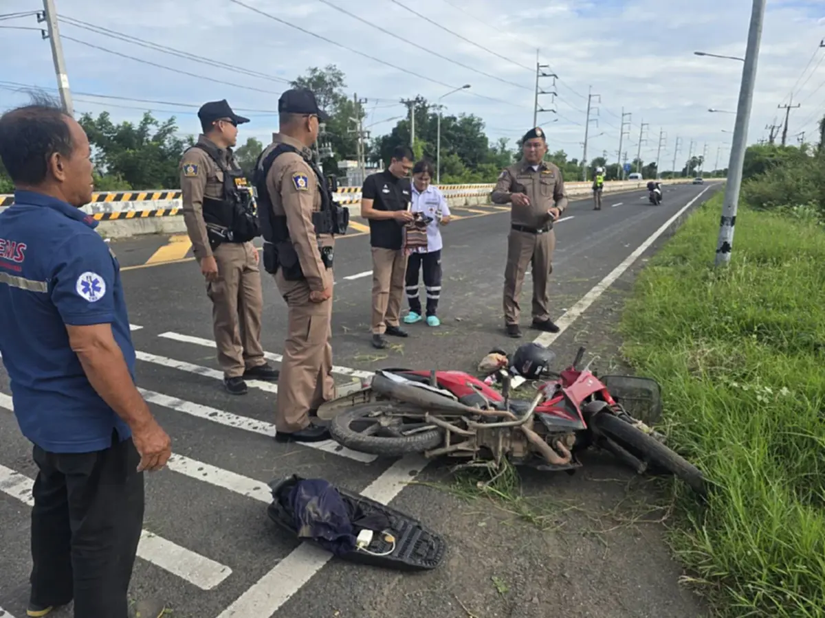 หนุ่มวัย 28 เห็นด่านตรวจ เสียหลักชนเสาไฟดับ ค้นทรัพย์สินยิ่งพีก