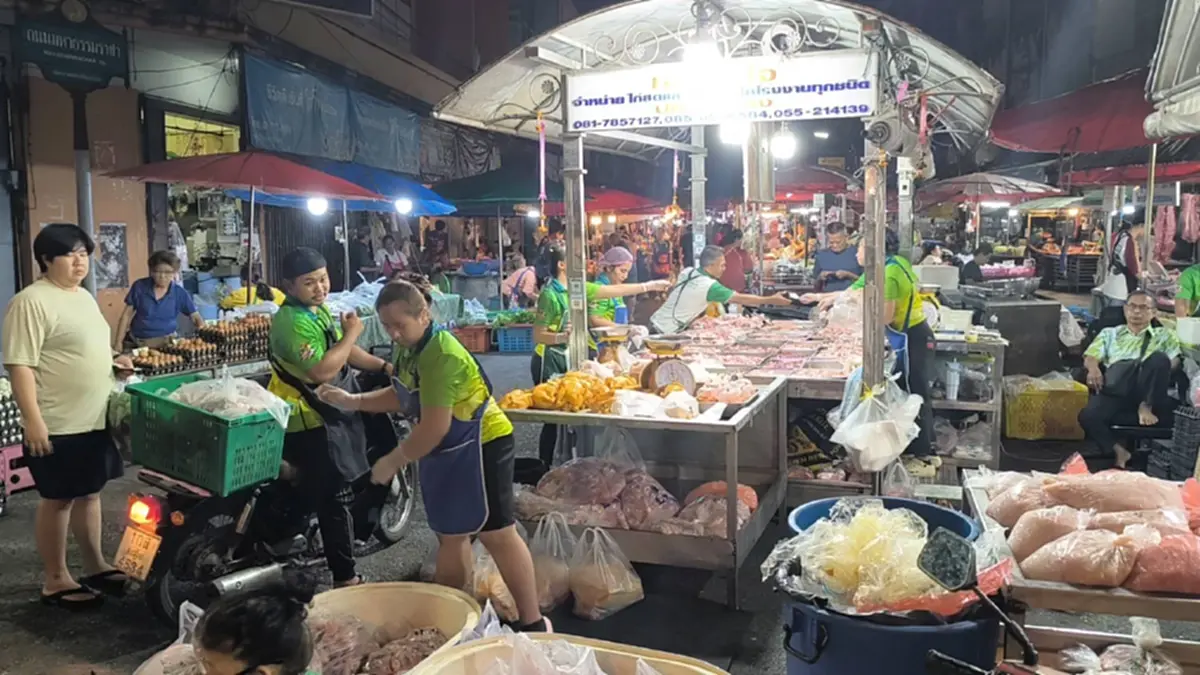 พิษณุโลกวันจ่ายสารทจีนเงียบเหงา คนเน้นประหยัดคุมงบ ซื้อของพอดี