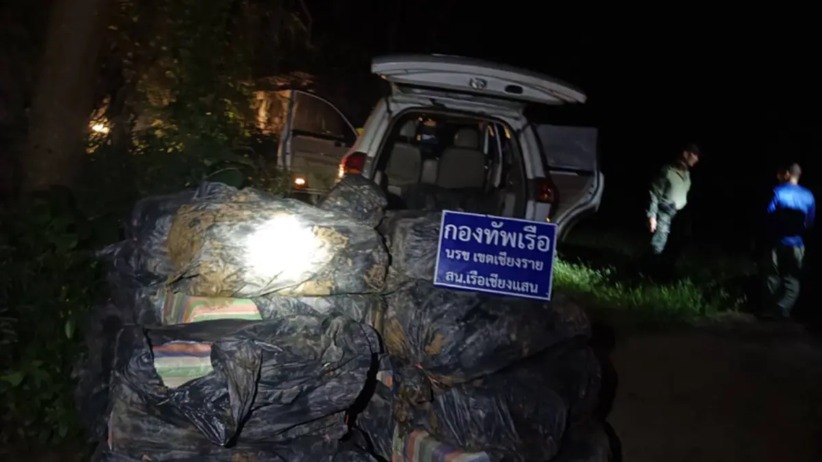 ยึดล็อตใหญ่! ยาบ้า 10 ล้านเม็ด ซุกรถดัดแปลงริมโขง คนร้ายเผ่นหนี