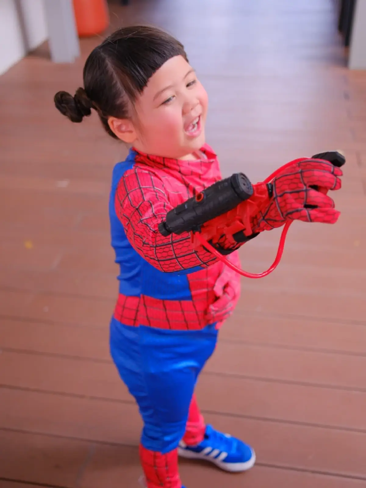 "น้องเกล" แปลงร่างเป็นสไปเดอร์แมนตัวจิ๋ว แจกความสดใส 