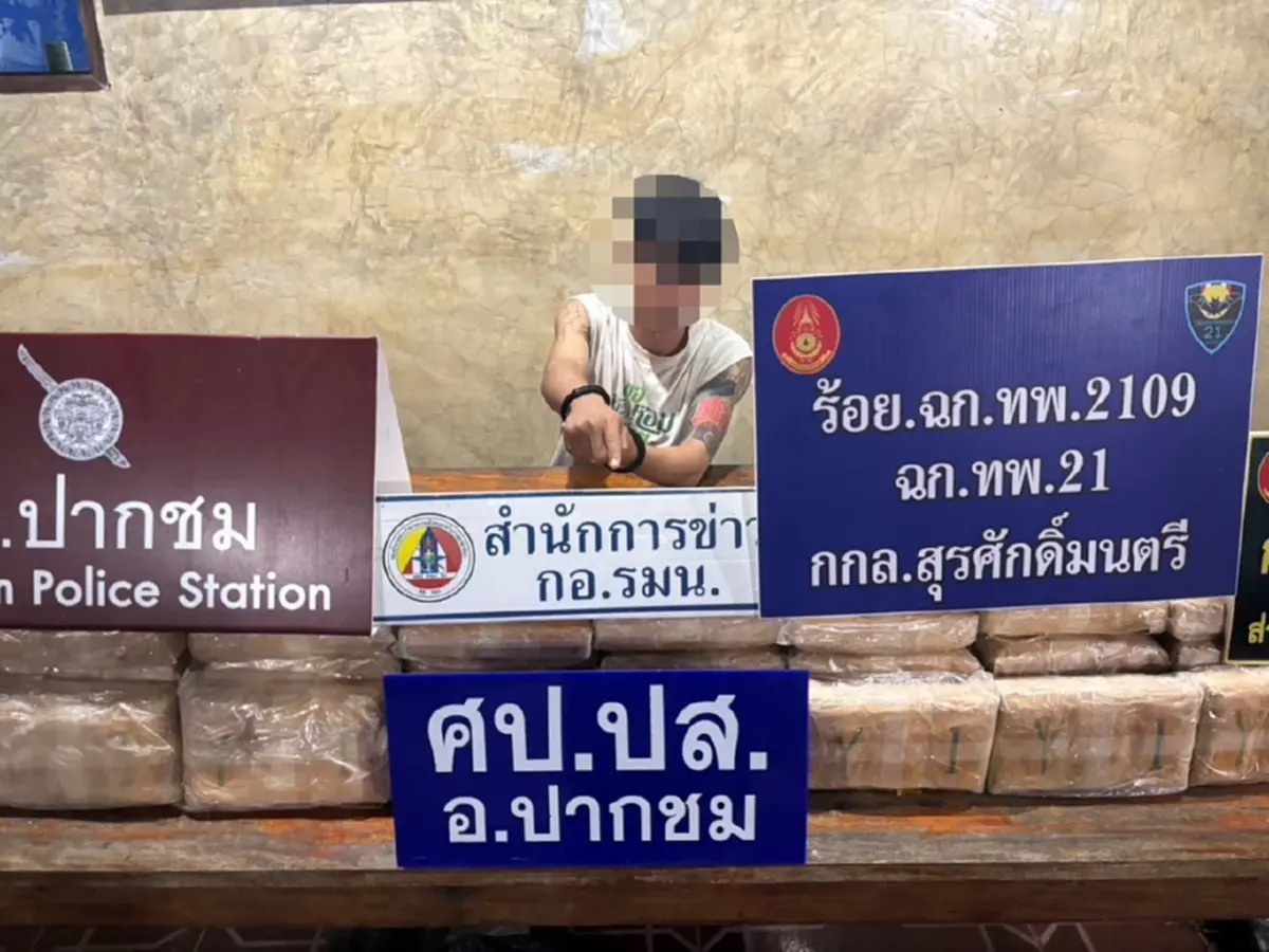 ระทึกริมโขง! หนุ่มลาวซิ่งหนีจุดสกัด ทิ้งยาบ้ากว่า 4 แสนเม็ด