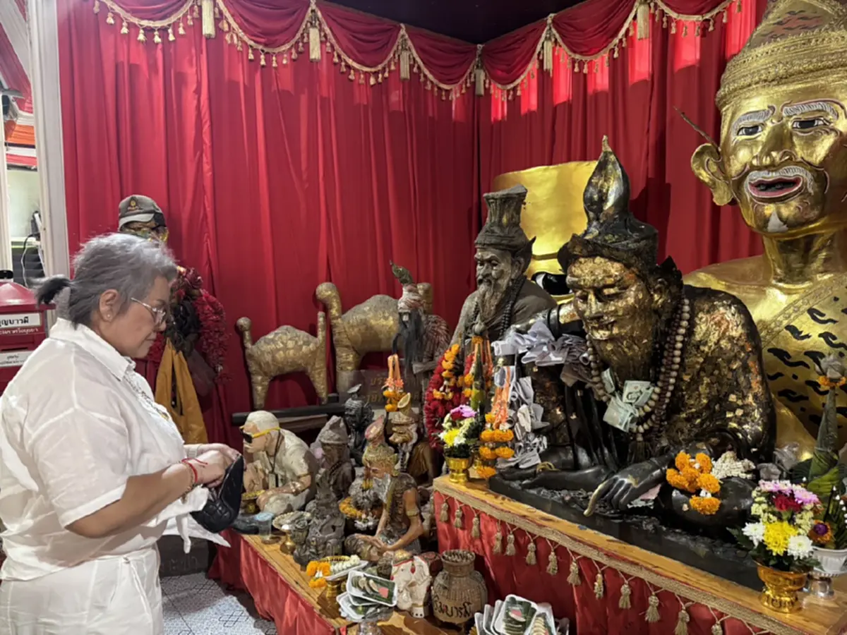แม่ดวงแก้ว ถวายข้าวสารปู่ฤาษีพรหมเมศ ส่องเลขน้ำมนต์มงคล