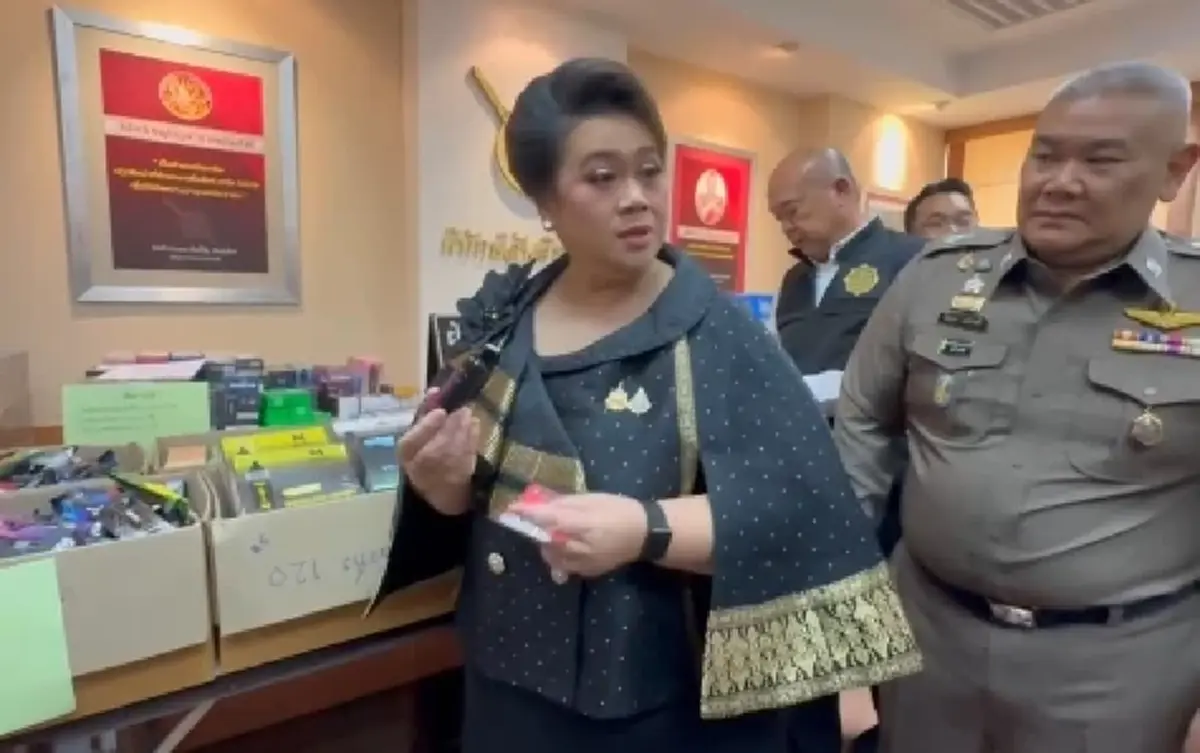 "ศุภมาส" สั่งลุย จับบุหรี่ไฟฟ้าแหล่งค้ารายใหญ่คลองถม ยึด 20,000 ชิ้น