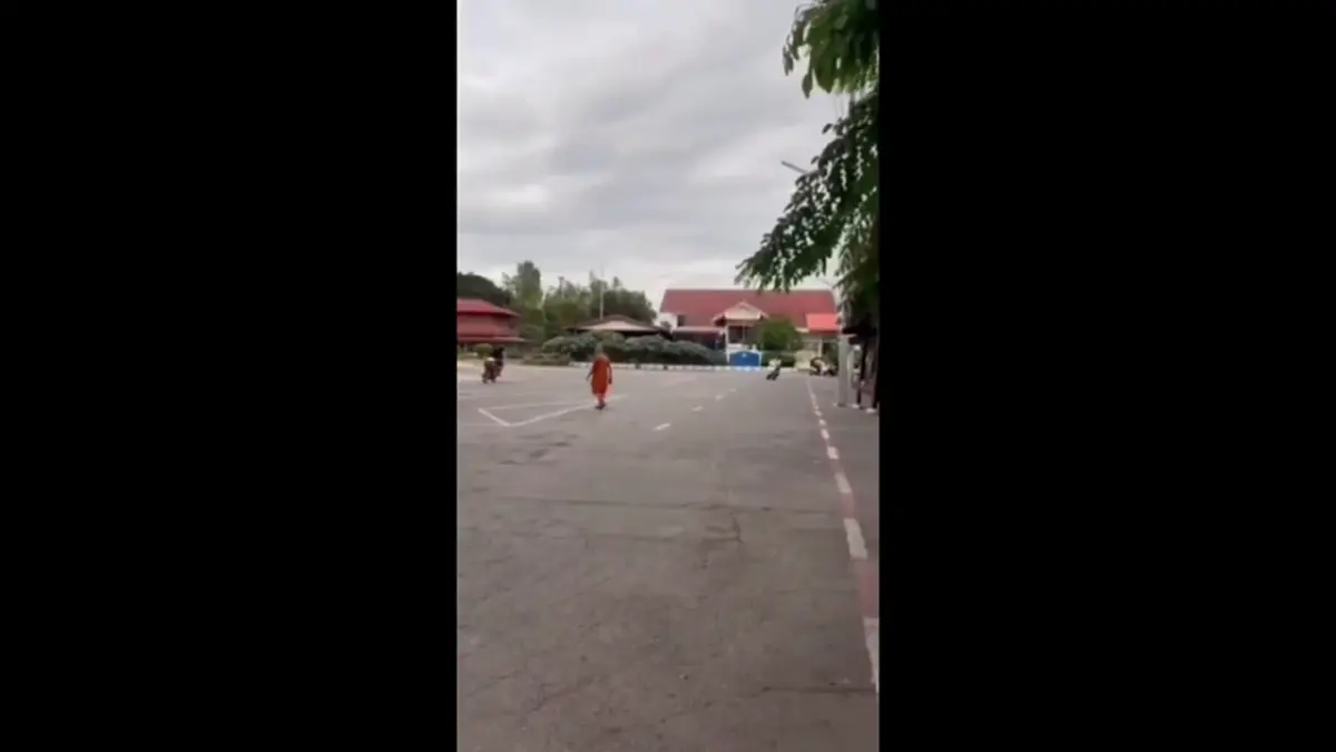 โจ๋ต่างถิ่นปาวัตถุอันตรายป่วน รร.ปทุมฯ ครูเวรเจ็บ ตร.เร่งล่า