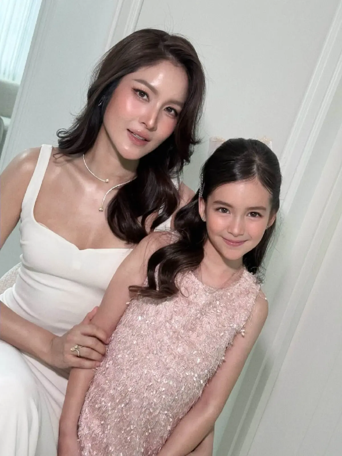 สวยได้แม่เต็มๆ ลูกสาว "กวาง ฟ้ารุ่ง" ฉายออร่านางงาม วัย 6 ขวบ