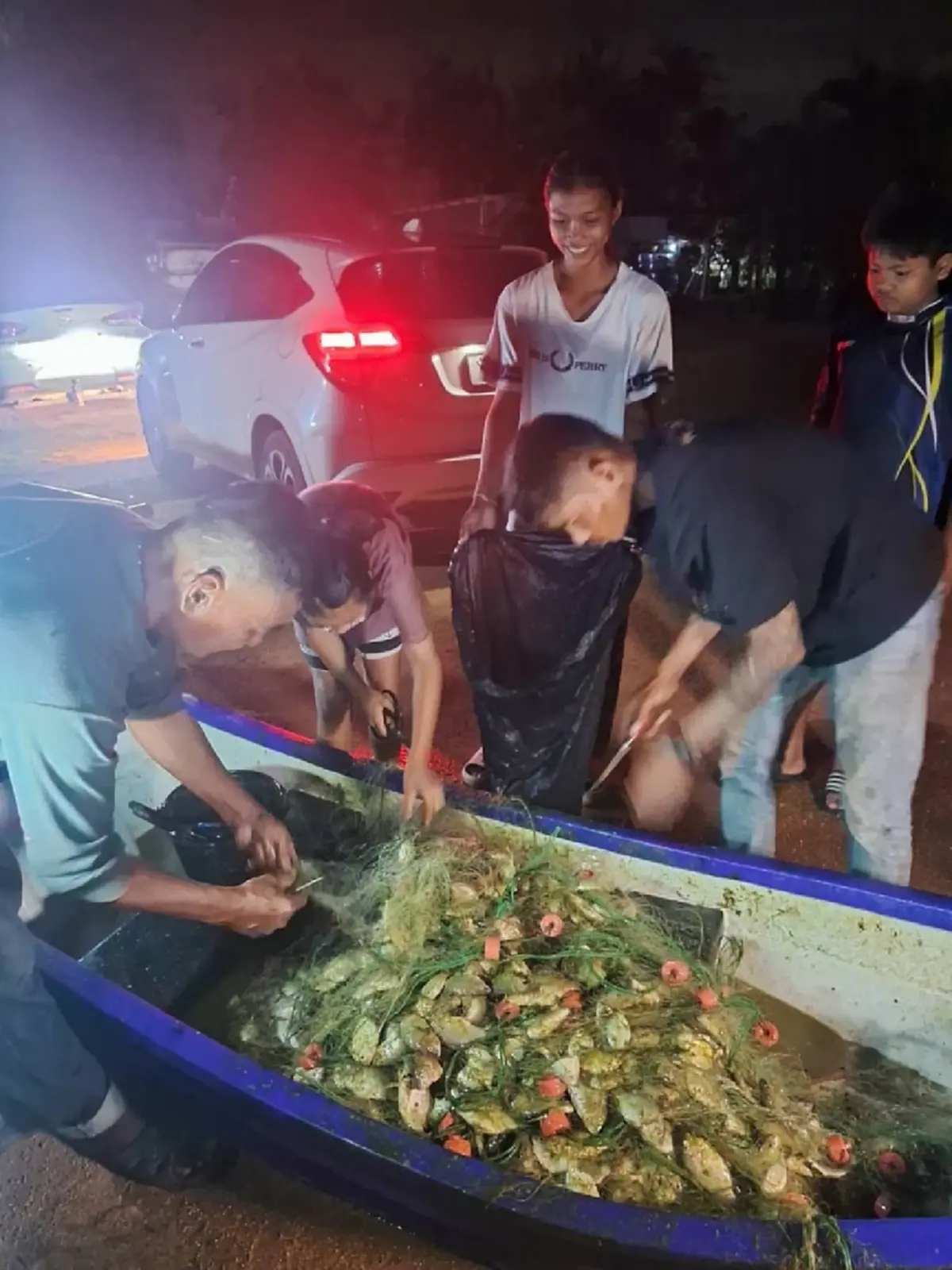 ชาวประมงผวา! ปลาหมอคางดำโผล่ทะเลโรงโป๊ะ ติดอวนแน่นกว่า 200 กก.