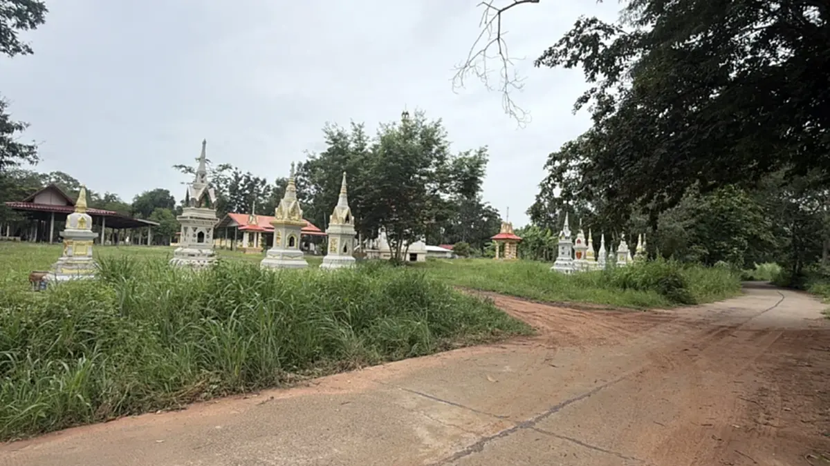 พลิกอีก ชาวบ้าน พูดบ้าง ผอ.แอบชู้เมียคนอื่นข้างเมรุ หนังคนละม้วน